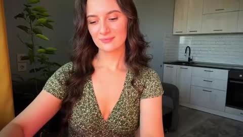 Snapshot of luna_raee chatting on September 24, 8:02 am luna_raee online show from September 24, 8:02 am