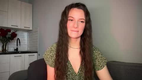 Snapshot of luna_raee chatting on October 1, 7:13 am luna_raee online show from October 1, 7:13 am