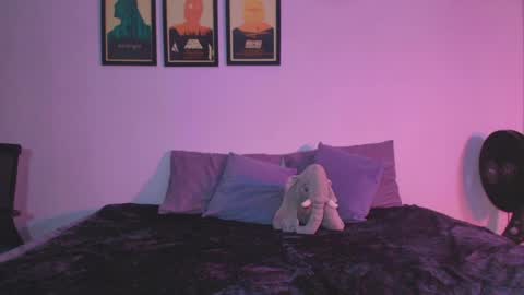 luna_roos30 online show from May 6, 9:24 am