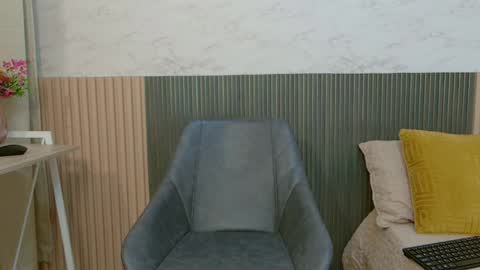 luna_valle online show from May 3, 8:23 pm