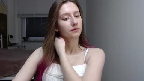 L U N A  online show from November 24, 6:48 am