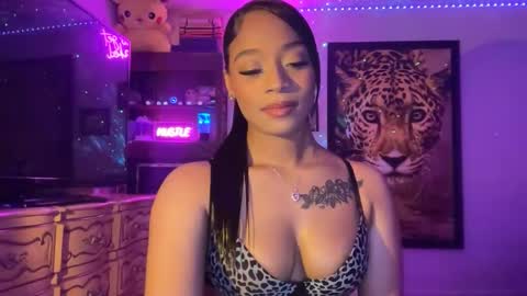 lunaa_11 online show from May 22, 5:38 am