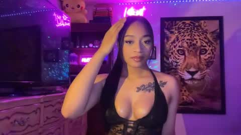 lunaa_11 online show from June 12, 6:10 am