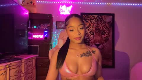 lunaa_11 online show from August 5, 5:36 am