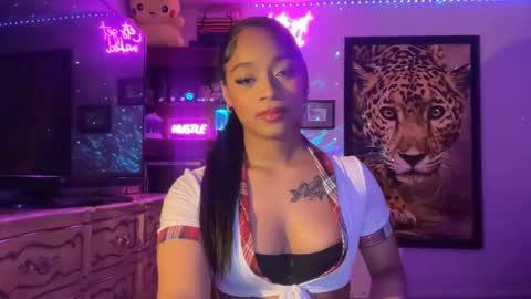 lunaa_11 online show from June 11, 6:10 am