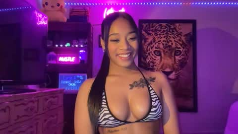lunaa_11 online show from May 6, 6:50 am