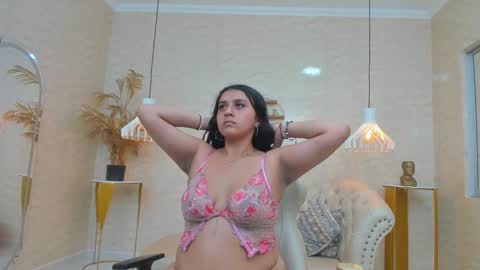 Luna Abril  online show from March 17, 5:44 am