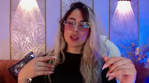 Snapshot of lunaagrey_ chatting on October 10, 5:01 am Luna online show from October 10, 5:01 am