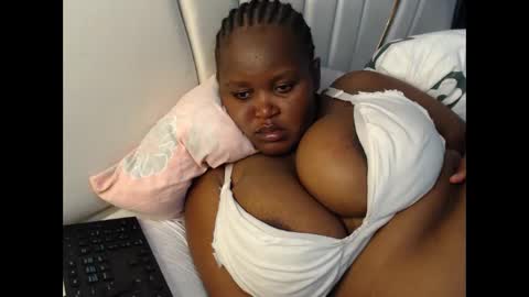 lunabloom01 online show from January 31, 9:13 pm