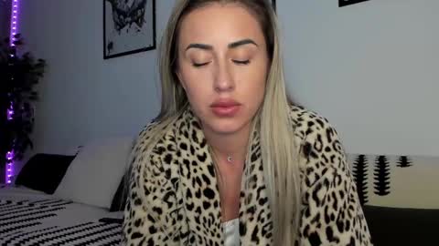 Laura online show from February 5, 10:33 pm