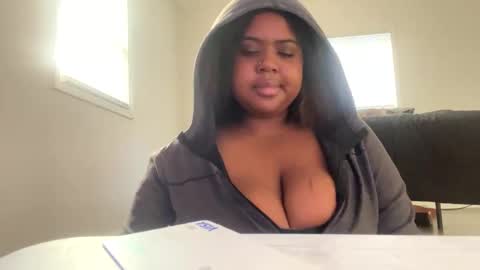 lunamoth00 online show from November 29, 8:35 pm