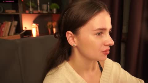 lunaolivia_ online show from October 10, 1:16 pm