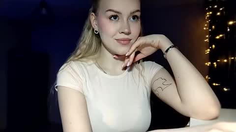 lunapeony online show from March 9, 2:53 pm