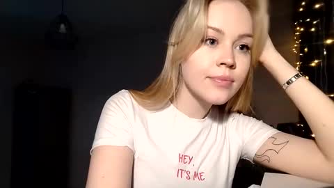 lunapeony online show from March 13, 6:53 pm