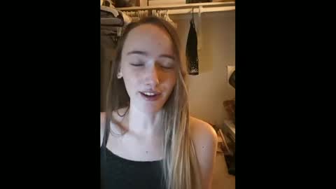 lunapixie2020 online show from January 18, 10:39 am