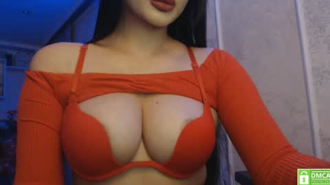 Luna  online show from December 14, 8:18 pm