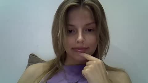 Luna  online show from September 25, 8:06 pm