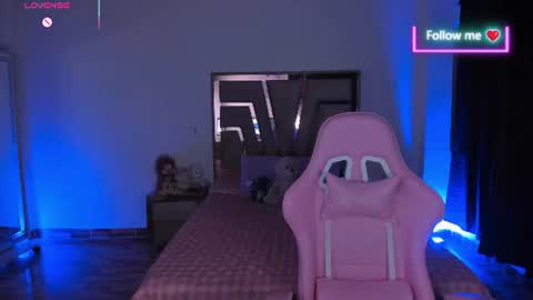LUNA ROSE online show from June 19, 1:10 am