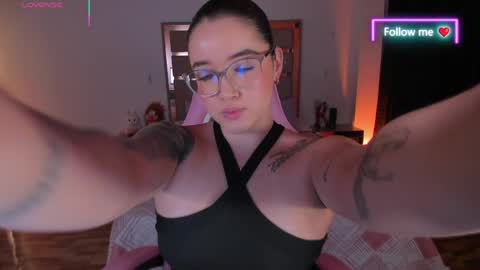 LUNA ROSE online show from May 5, 2:58 am