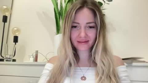 lusiluv online show from April 24, 9:06 pm