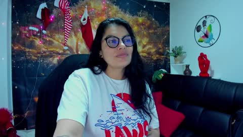 Snapshot of lust_mom chatting on December 27, 10:01 am Angela 3 online show from December 27, 10:01 am