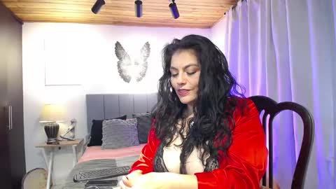 Snapshot of lust_mom chatting on February 22, 12:16 am Angela 3 online show from February 22, 12:16 am