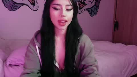 Snapshot of lustful_aprilx chatting on December 5, 2:31 am Valerie  April   online show from December 5, 2:31 am