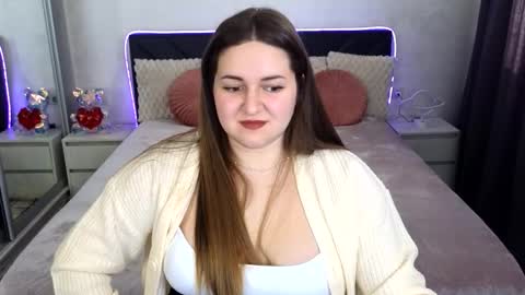 lux_lizz online show from March 16, 5:10 am