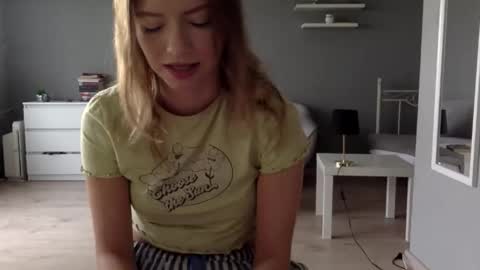 Snapshot of lux_millie chatting on October 10, 2:00 pm Millie online show from October 10, 2:00 pm