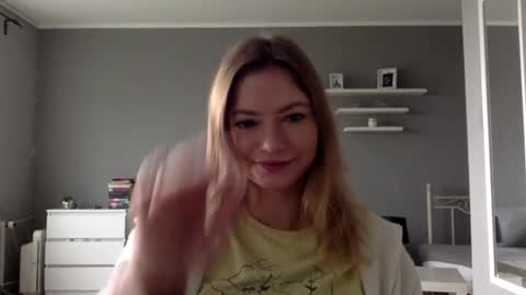Snapshot of lux_millie chatting on September 30, 9:48 am Millie online show from September 30, 9:48 am