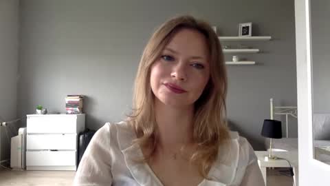 Snapshot of lux_millie chatting on September 19, 7:51 am Millie online show from September 19, 7:51 am