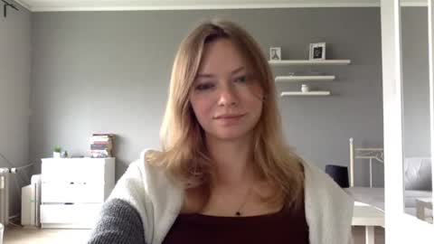 Snapshot of lux_millie chatting on September 14, 1:53 pm Millie online show from September 14, 1:53 pm