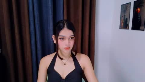 queen lux online show from August 7, 12:45 pm