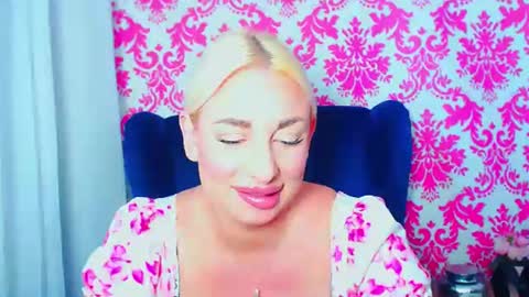 Luxuriaa online show from August 3, 3:39 pm