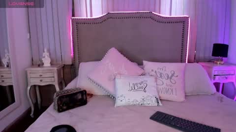 lya_brown online show from July 9, 12:40 pm