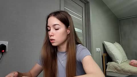 Mia online show from December 20, 4:27 am