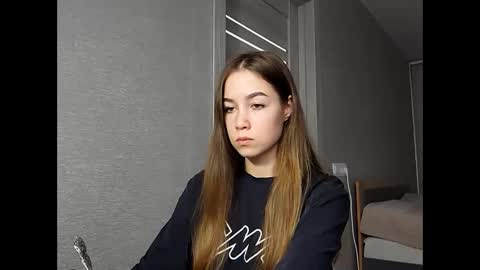 Mia online show from December 19, 3:43 am