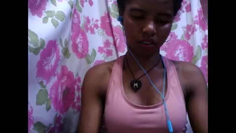 Snapshot of lydialarin chatting on October 15, 6:10 pm Lydiah online show from October 15, 6:10 pm