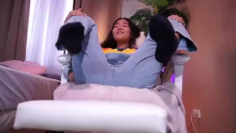 Lyhana Lee online show from July 7, 2:42 pm