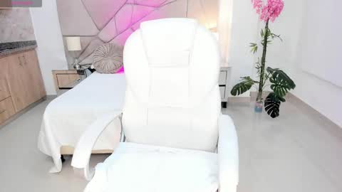 LYNARA online show from December 18, 8:13 pm