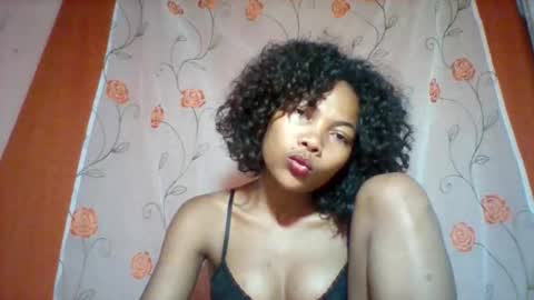 lyndah19 online show from November 24, 11:45 am