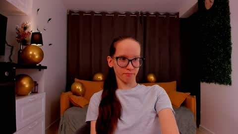 Sara online show from February 24, 4:36 pm