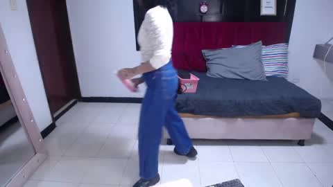lynn_turner_ online show from May 2, 12:52 pm