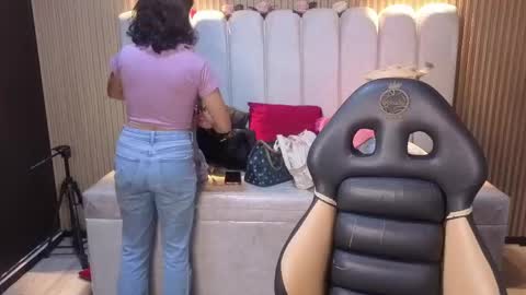 lynn_turner_ online show from April 28, 12:53 pm