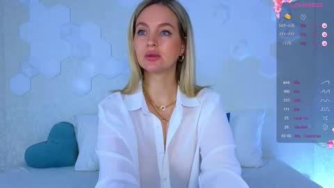 Snapshot of lynna_sparks chatting on October 20, 2:58 am Lana online show from October 20, 2:58 am