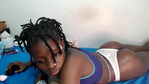 lyenne online show from September 11, 7:03 pm