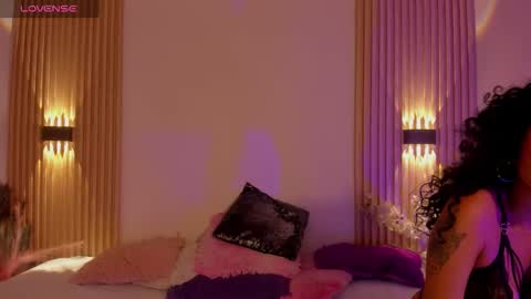 lyrafrost5 online show from March 15, 8:38 am