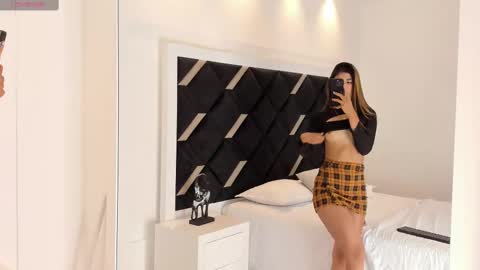 Snapshot of lyxi_ chatting on September 23, 11:52 am Lyxi online show from September 23, 11:52 am