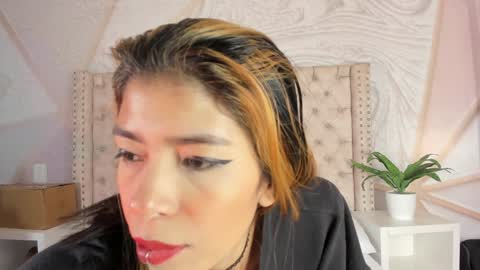 Snapshot of lyxi_ chatting on January 25, 11:35 am Lyxi online show from January 25, 11:35 am