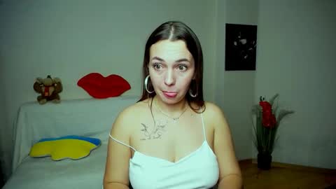 Vikki online show from October 19, 12:18 pm